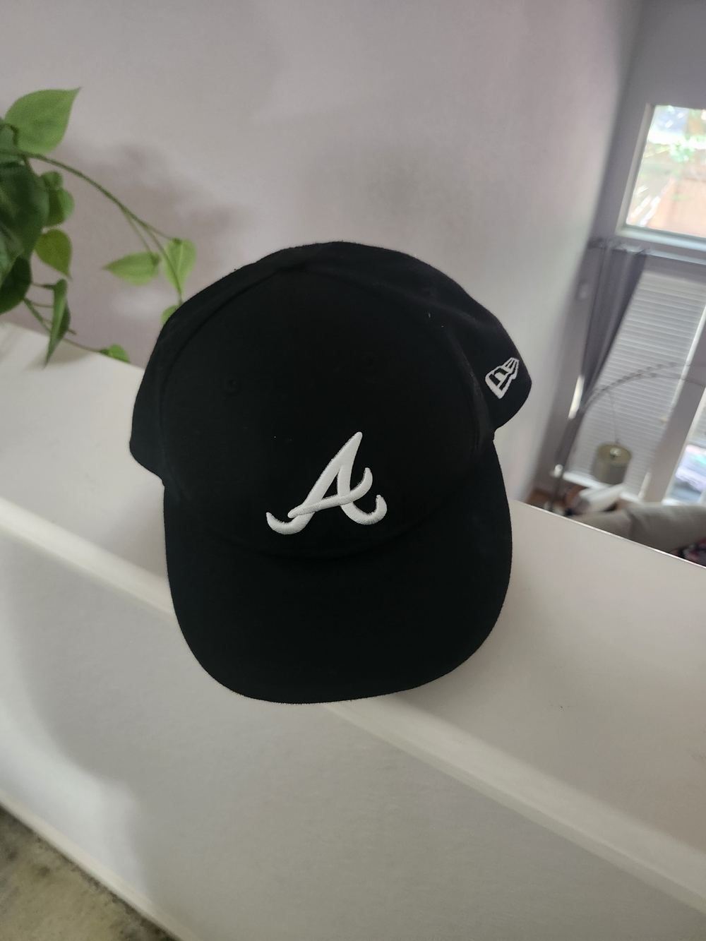 New Era 59FIFTY Atlanta Braves Fitted Hat Cap Size 7 5/8 Black White MLB